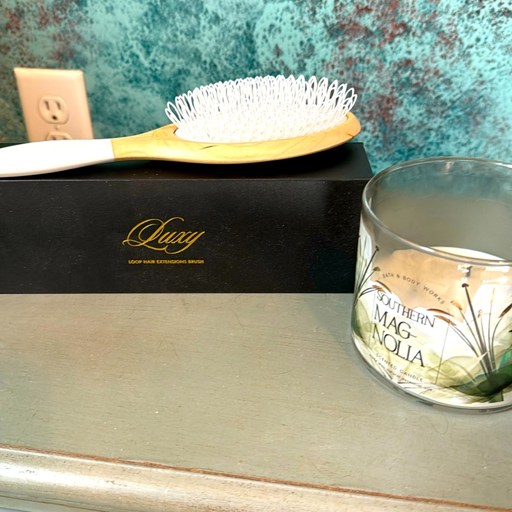 Luxy Loop Hair Extension brush